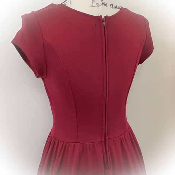 Beautiful Red Keyhole Guess Mini Dress Cap Sleeves - Picture 10 of 14